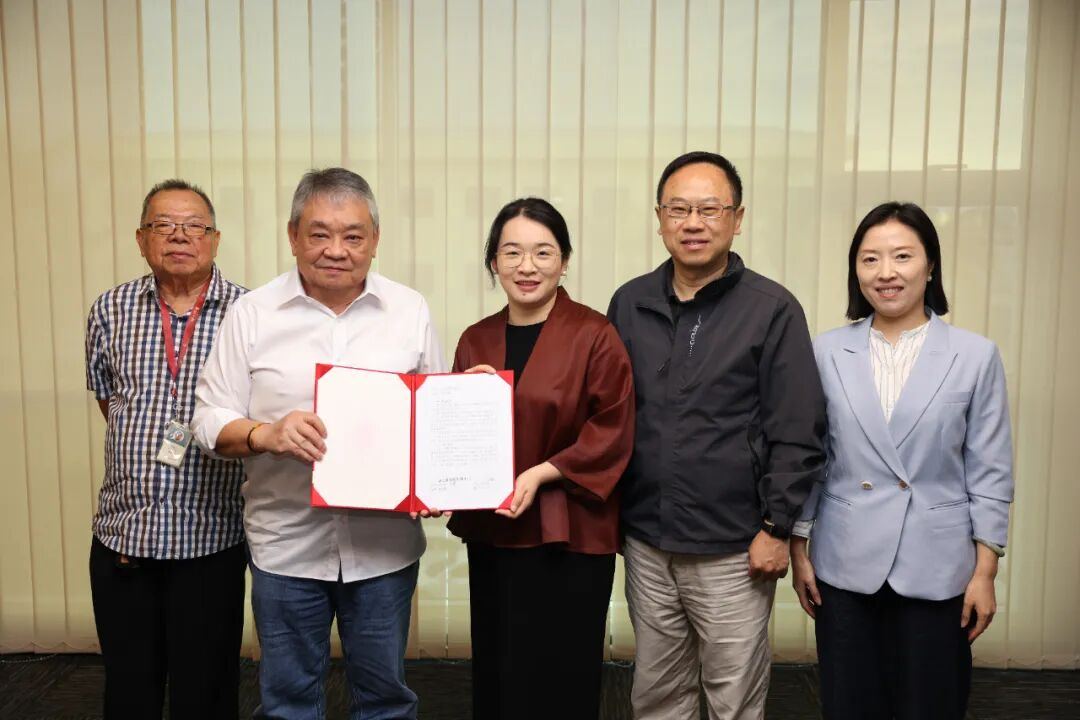 2004003780772626432.jpg Image