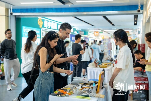 Global buyers buy premium goods in Yiwu