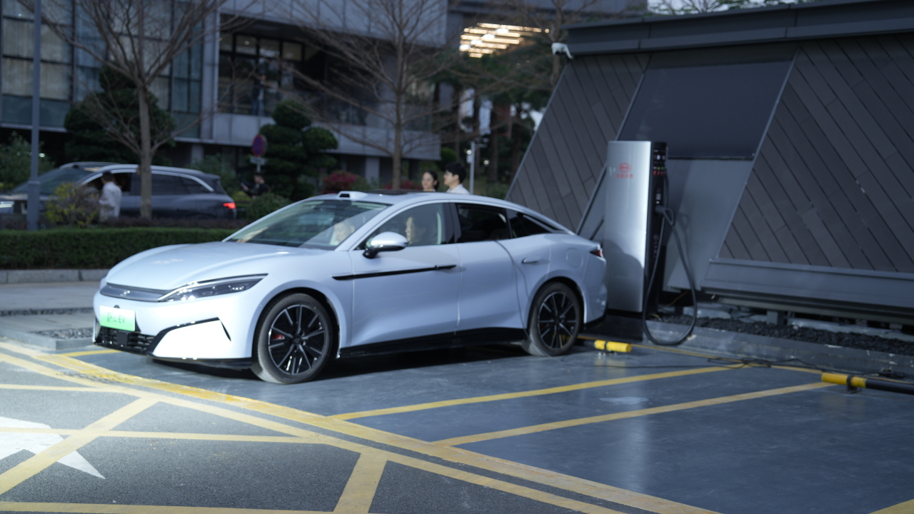 BYD unveils Super e-Platform with megawatt flash charging for EV