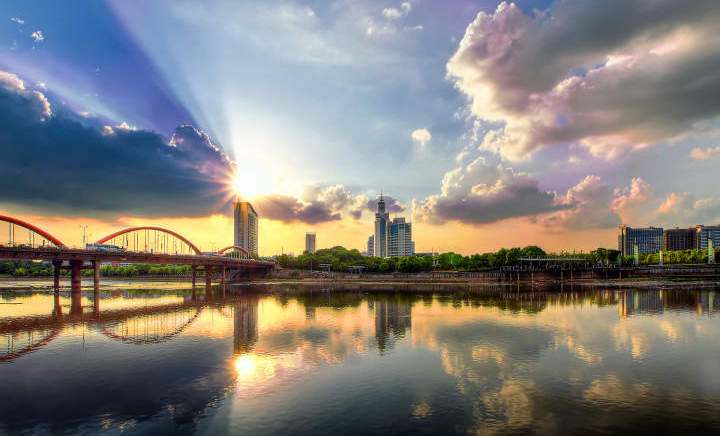 Yiwu's innovative logistics model: combining rail, bonded zones, and transshipment