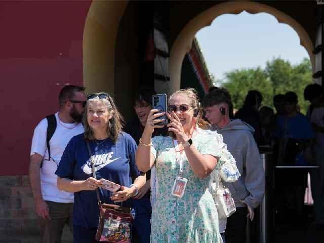 More tax refund stores set to open