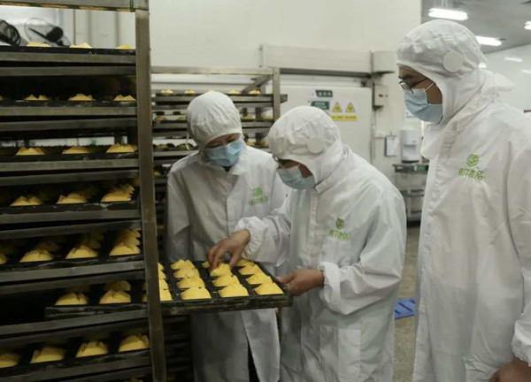 Quzhou's streamed sponge cakes enter overseas market