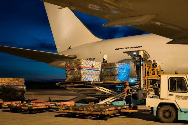 Cross-border e-commerce lifts air cargo at Hangzhou airport
