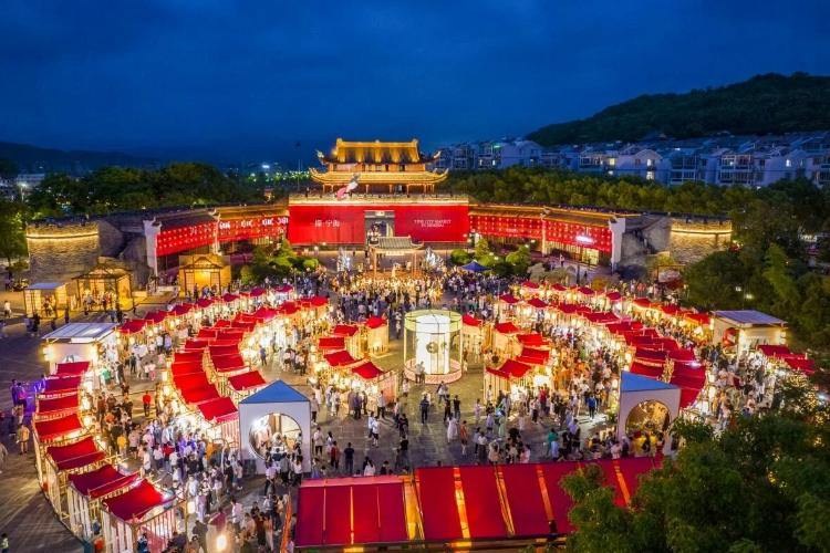 Grid support lights up Ningbo's nightlife