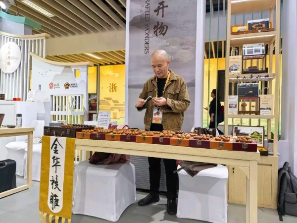 Jinhua enterprises expand networks and deals at 8th CIIE