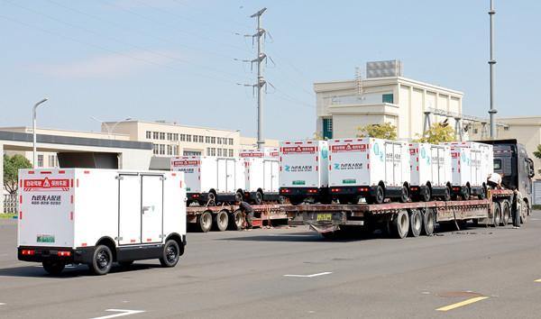 Over 500 driverless logistics vehicles roll off line in Taizhou