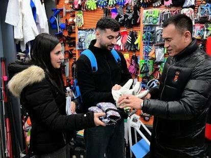 Yiwu winter sports goods sales surge as Winter Olympics approach