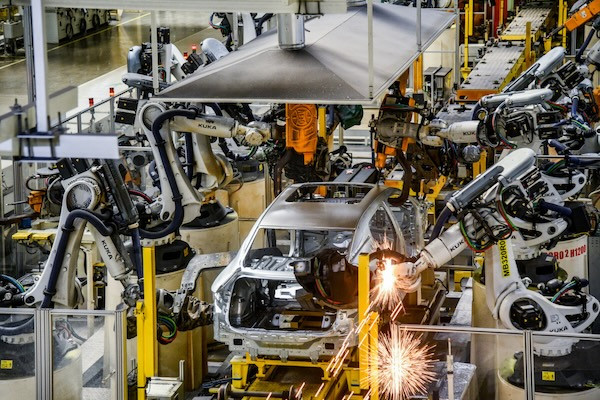 Ningbo's auto industry surges in 2025