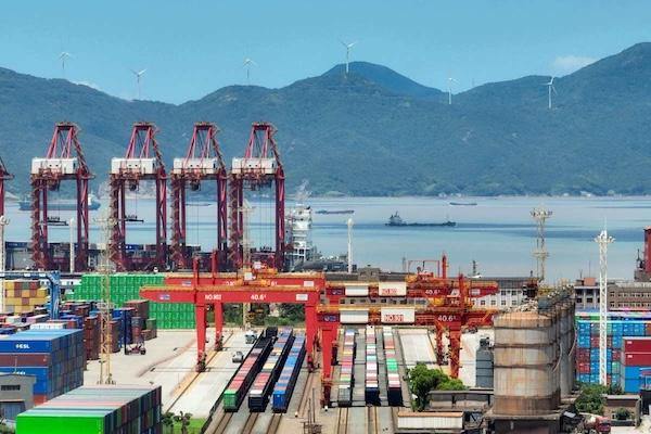 Ningbo expands inland reach with new port cooperation with Anhui cities