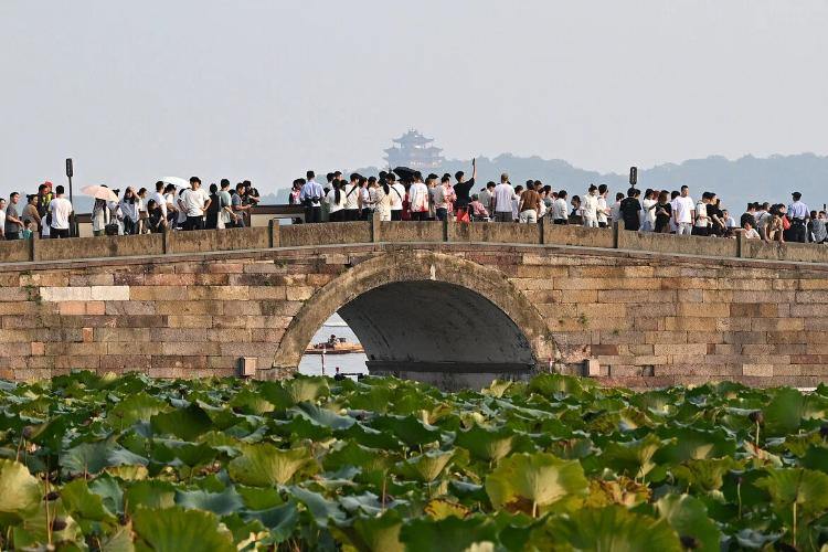 Zhejiang tourism revenue tops 1.22 trillion yuan in 2025