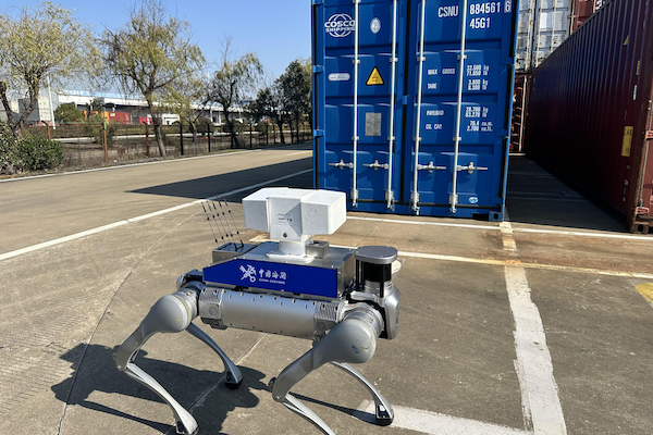 Ningbo-Zhoushan Port pioneers AI robot for container inspections
