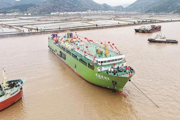 Asia's largest offshore dried seafood processing vessel launches in Taizhou's Sanmen