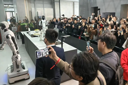 Ningbo pioneers smart home living with robot chefs