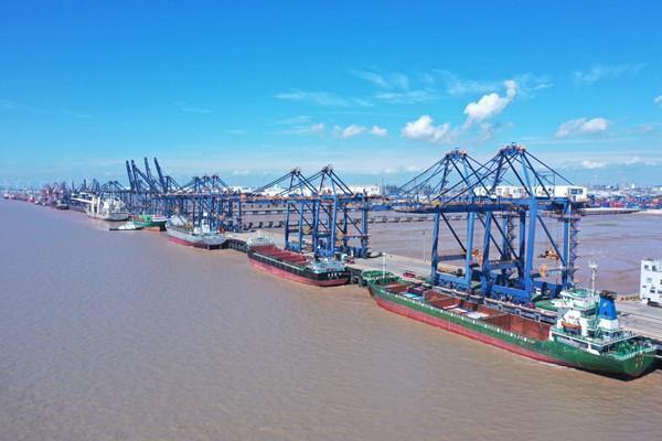 Jiaxing Port launches single-declaration multimodal export model