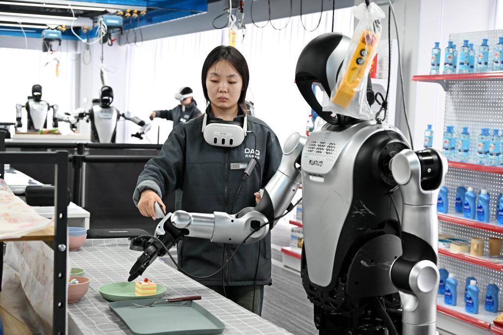 Young Chinese gear up for new job opportunities amid China's tech boom
