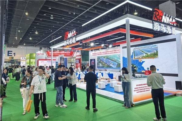 Yiwu's photovoltaic and consumer electronics expo draws global buyers