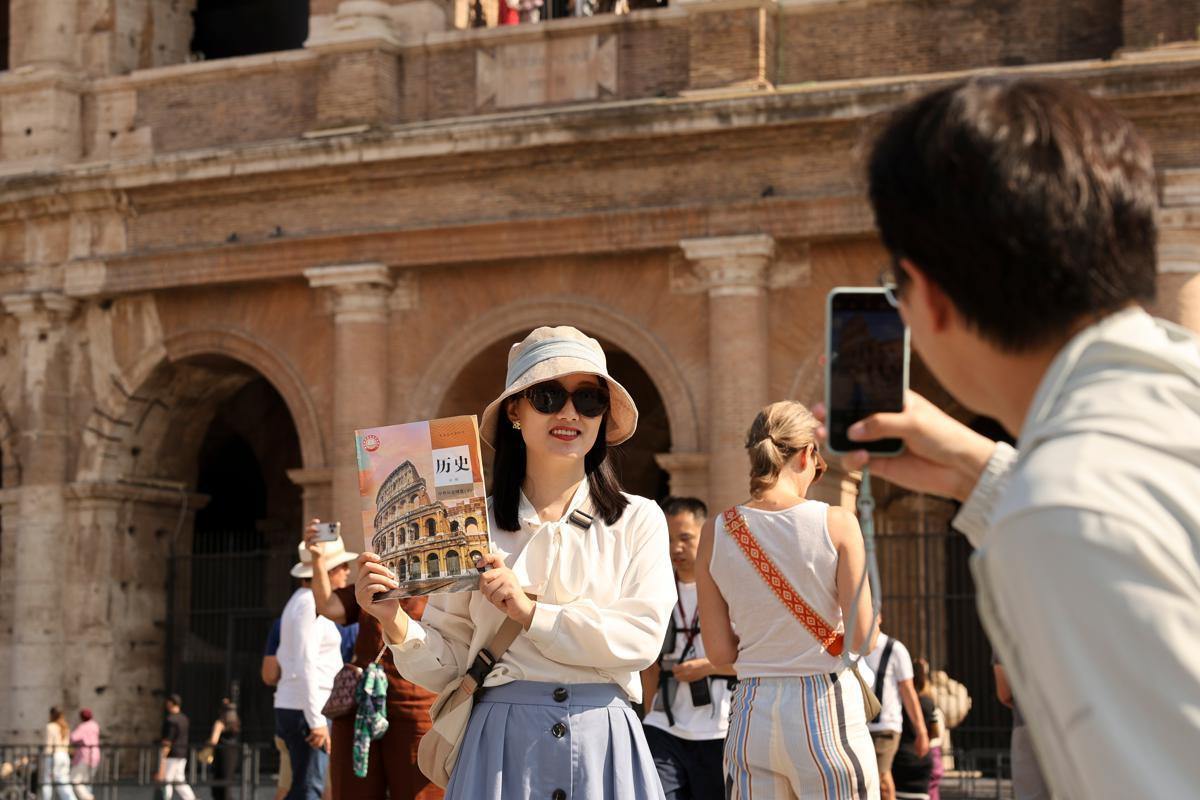 Longer holidays fuel tourism, create spending spree