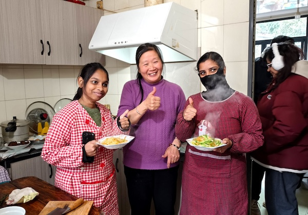 Ningbo villager bridges cultures with home-cooked meals