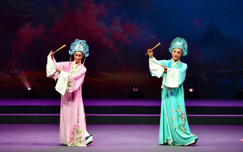 Shaoxing stages overture to revive opera