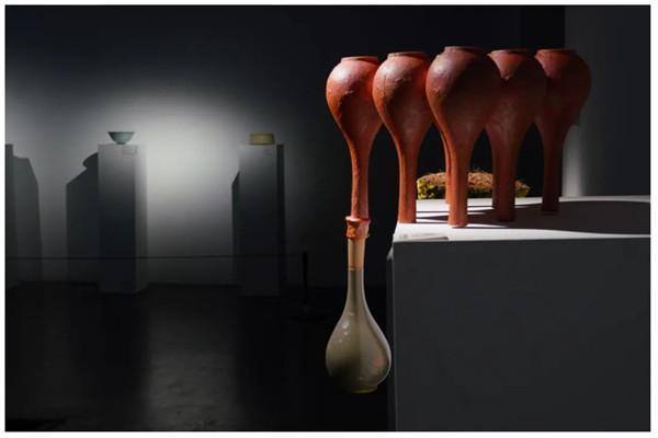 Innovative Longquan celadon shines at international exhibition