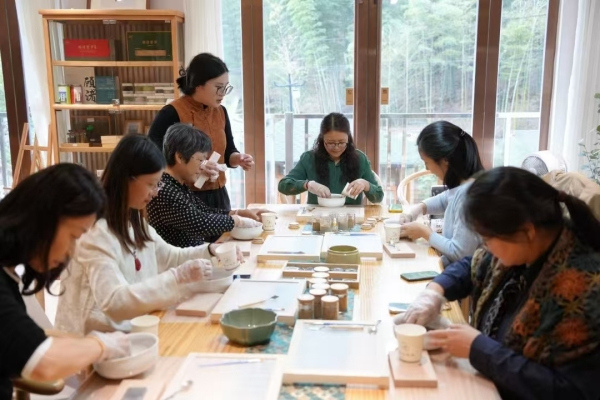 Huzhou homestays gear up for Spring Festival influx