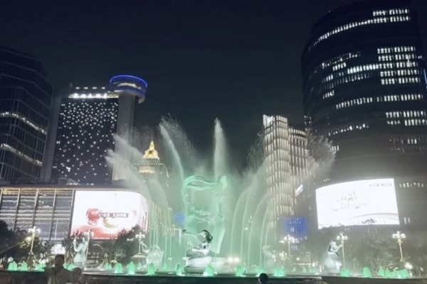 West Lake fountains resume operation