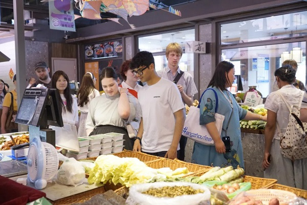 Grassroots Hangzhou chef brings local cuisine to the world