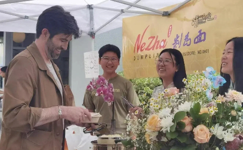 Shaoxing's steamed buns debut in Los Angeles