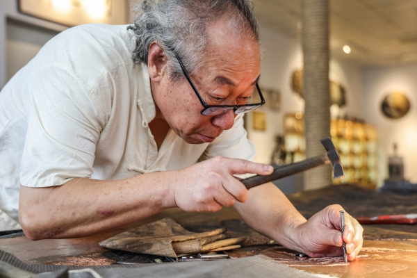 Jinhua's master craftsman brings new vitality to copper carving
