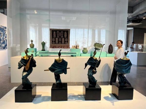 Exhibition of Innovative Works in Traditional Crafts opens in Jinhua