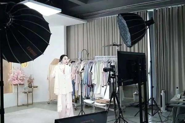 Jiaxing's fashion sector sees strong growth