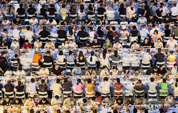 Taizhou hosts seafood feast for thousands featuring local catch