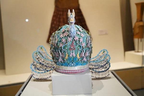 Replica of Song empress's phoenix crown unveiled in Hangzhou