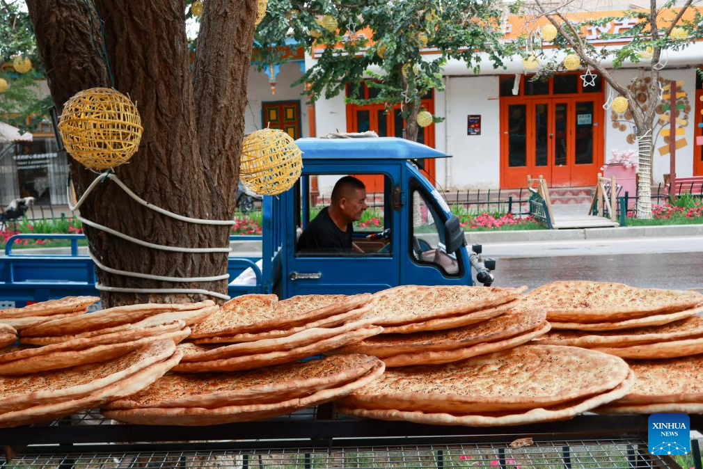 Traditional naan-making techniques inherited, developed in Xinjiang