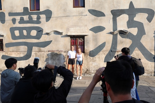 1976924627313545216.jpg 15864838748104.jpg