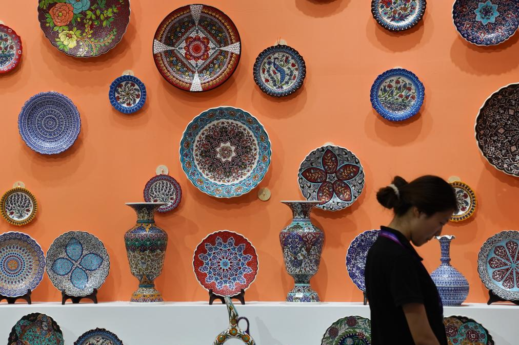 International ceramics expo opens in China's historic porcelain hub