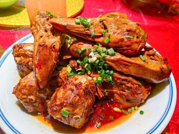 Quzhou establishes official standards for spicy duck heads