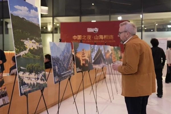 Lishui's Longquan celadon wows London