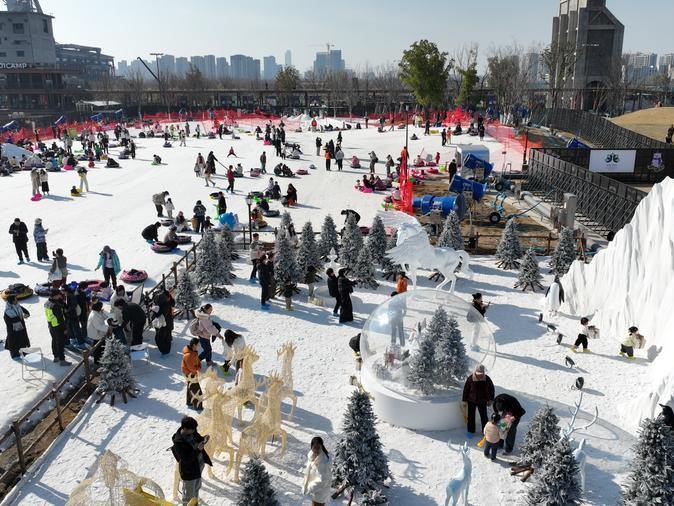 Revamped industrial relics hosts ice and snow carnival in E China's Zhejiang