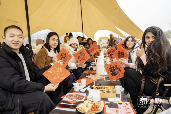 International youth experience rich culture in Jinhua's Jindong