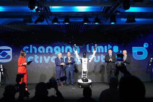 Shaoxing-made robots debut in Italy