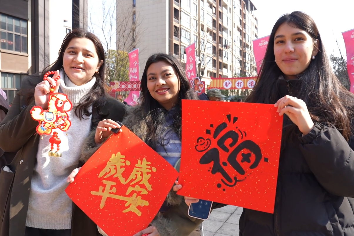 Foreign students unlock Chinese New Year traditions in Huzhou