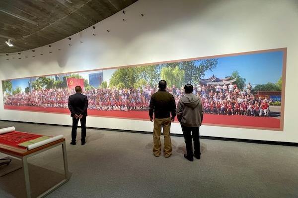 Photographers create visual gazetteer of Wandi village