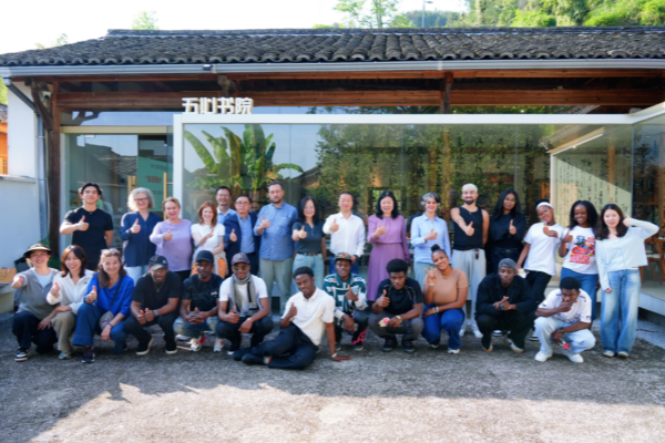 Lishui hosts intl exchange event with students, sinologists