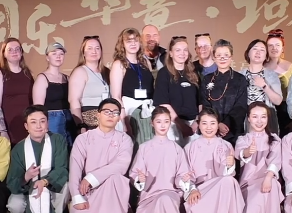Finnish students experience Yongju Opera in Ningbo