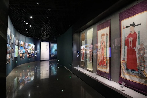 Zhang Daqian's Dunhuang works make Ningbo debut