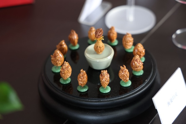 Cixi craftsman carves new life into tiny fruit pits