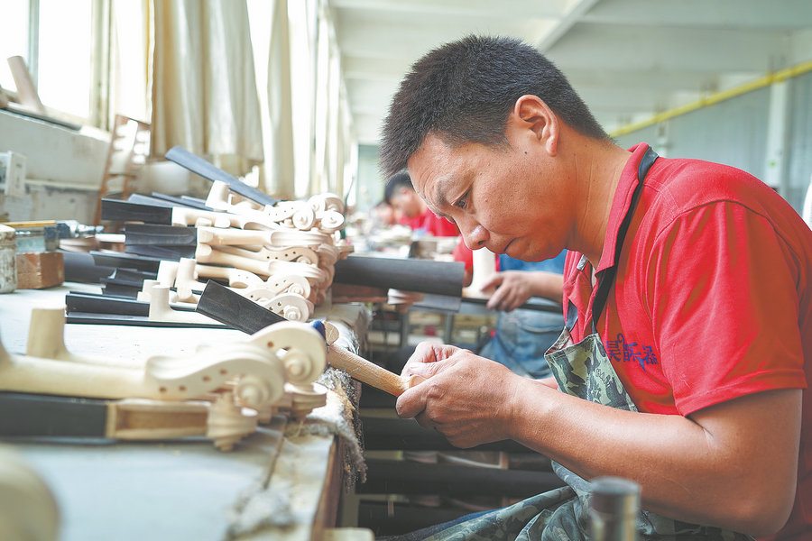 Chinese county plucks the strings of world's violin market