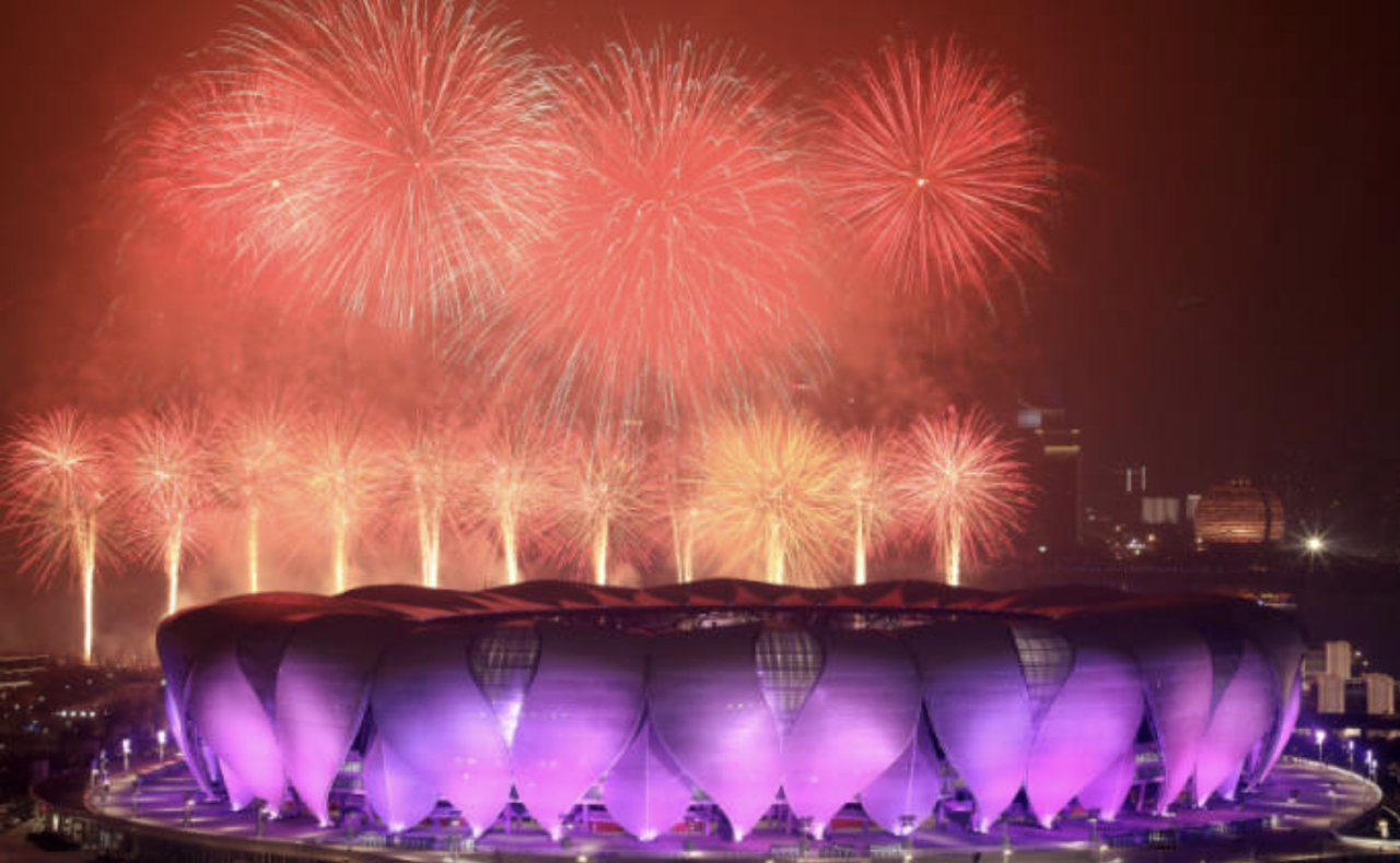 Fireworks show blooms in Hangzhou
