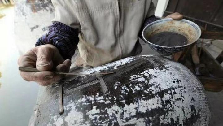 The technique of mending vats and earthen jars